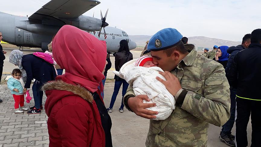 Komandolar dualarla Afrin'e uğurlandı