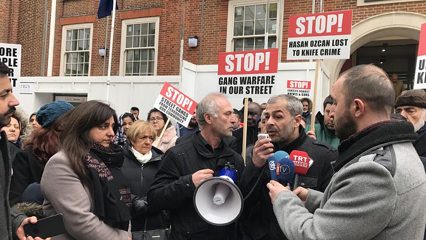 Londra'da Türk gencinin bıçaklı saldırıda öldürülmesine tepki