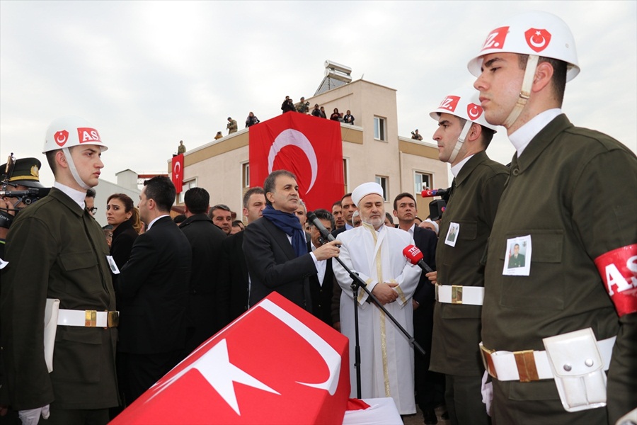 Bakan Çelik, Adana'da Şehit Koca'nın Ailesini Ziyaret Etti..