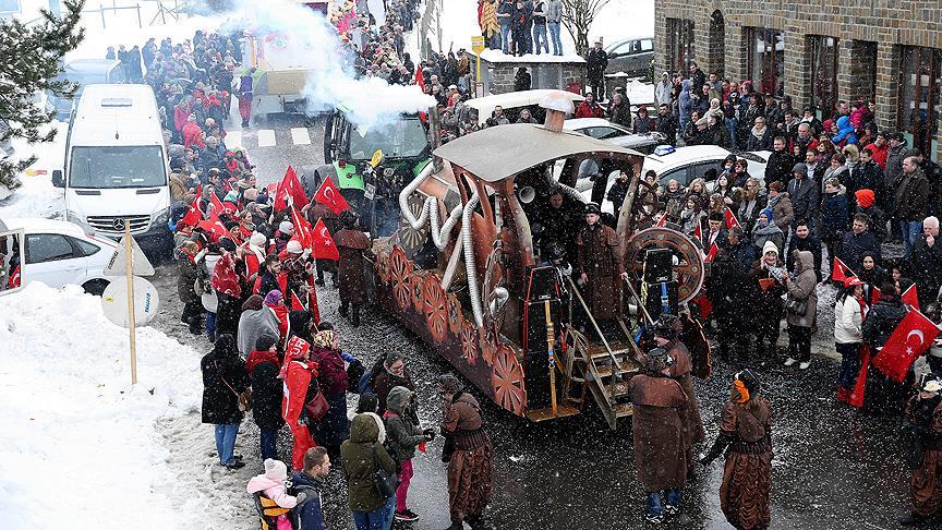 Belçika'nın 'Türk köyü'nde karnaval coşkusu