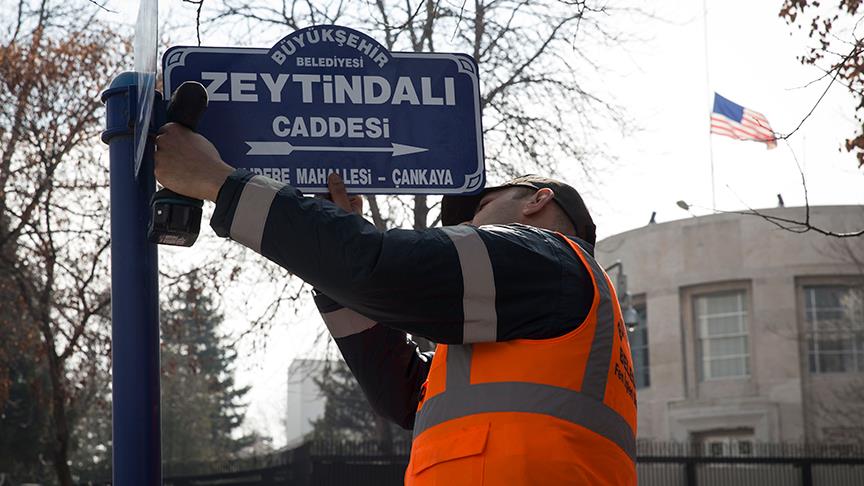 ABD Büyükelçiliği önündeki caddeye 'Zeytin Dalı' tabelası asıldı