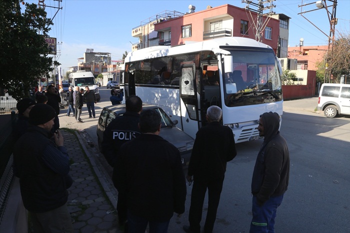 Adana'da öğrenci servisine silahlı saldırı
