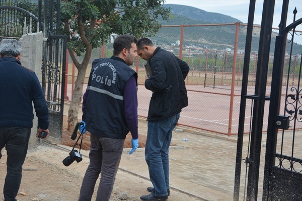 Okul çevresinde havaya ateş eden iki kişi gözaltına alındı