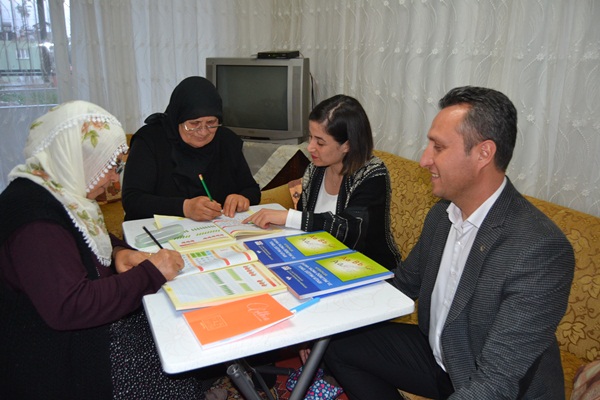 Adanalı Elmas ve Hatice Teyze'nin ilham veren okuma azmi