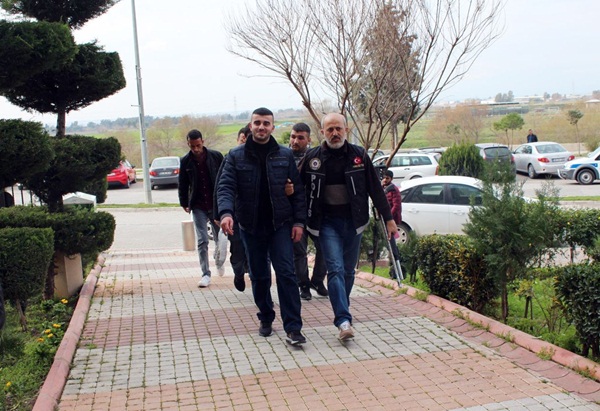 Sinema filminde uyuşturucuyu övenlere yurt dışına çıkma yasağı 