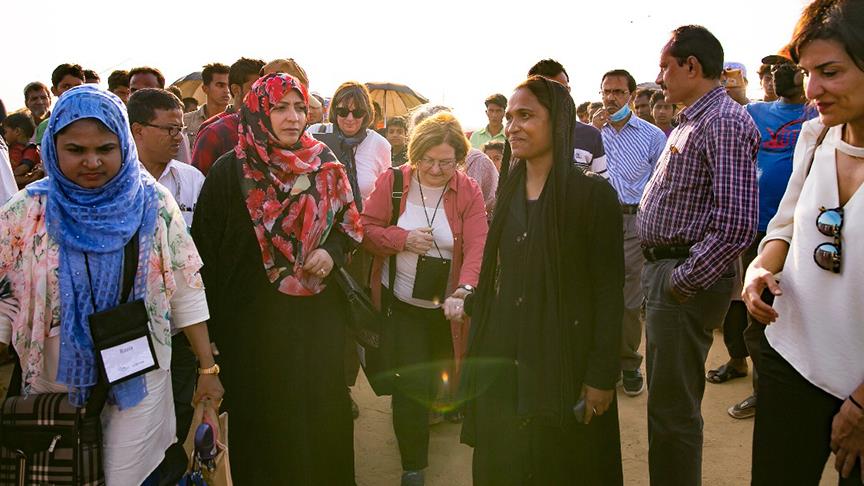 Nobel ödüllü kadınlar Arakanlı Müslümanlarla bir araya geldi