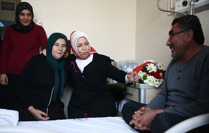 Öznur Çalık, Şehit Annesi Zübeyde Tura'yı Ziyaret Etti..