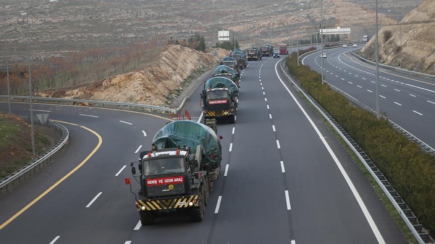 Suriye sınırına askeri sevkiyat sürüyor