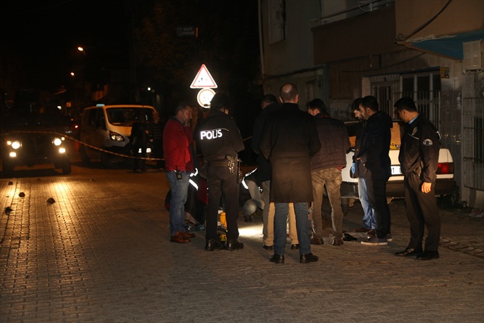 Adana'da tüfeğe doldur boşalt yapan genç kendini vurdu..