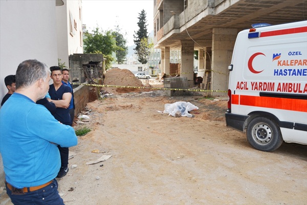 Adana'da inşaattan düşen işçi öldü