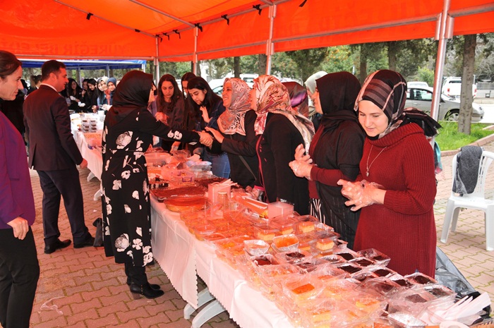 Beyhan Demirtaş, Lösemili Çocuklar Yararına Düzenlenen Etkinliğe Katıldı..