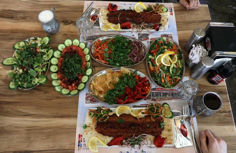 Bayramda 'ölçülü' yemek sağlığı koruyor