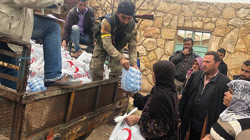 Teröristlerden temizlenen bölgede halkın yaraları sarılıyor