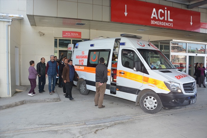 Adana'da otomobille çarpışan motosikletteki 2 yunus polisi yaralandı