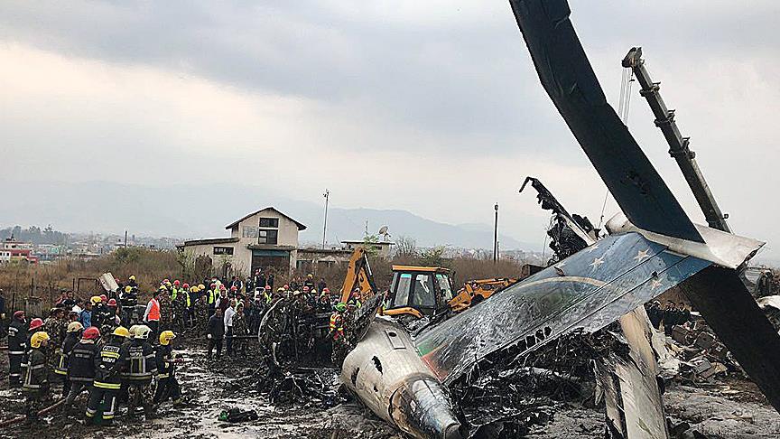 Bangladeş yolcu uçağı Nepal'de düştü: 38 ölü