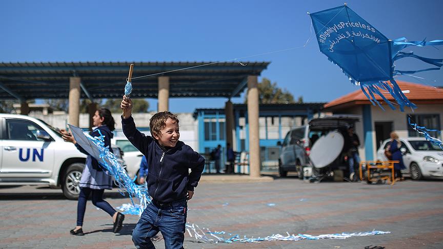 Gazzeli çocuklardan UNRWA için 'uçurtma' eylemi