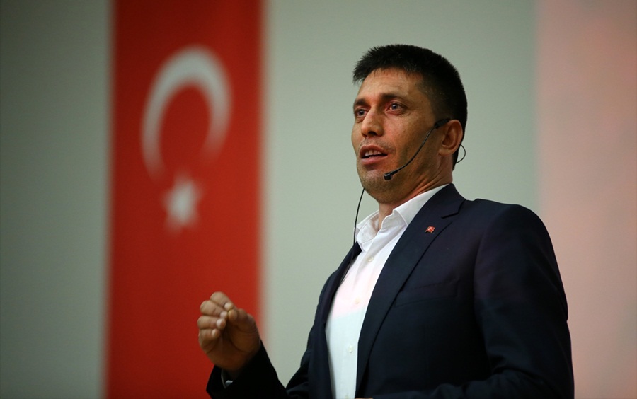 15 Temmuz şehidi Halisdemir'in kardeşi, öğrencilere konferans verdi