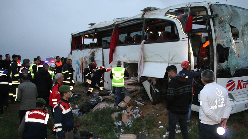 Aksaray'da yolcu otobüsü şarampole devrildi: 4 ölü, 37 yaralı