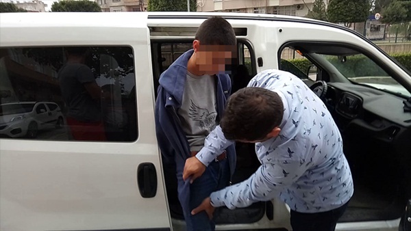 Adana'da hırsızlık şüphelisi suçüstü yakalandı