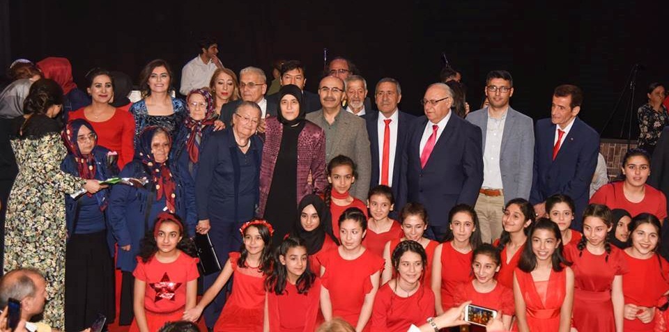 Vali Demirtaş Ve Eşi Beyhan Demirtaş, "Yaşlılar Haftası Türk Müziği" Konserine Katıldı