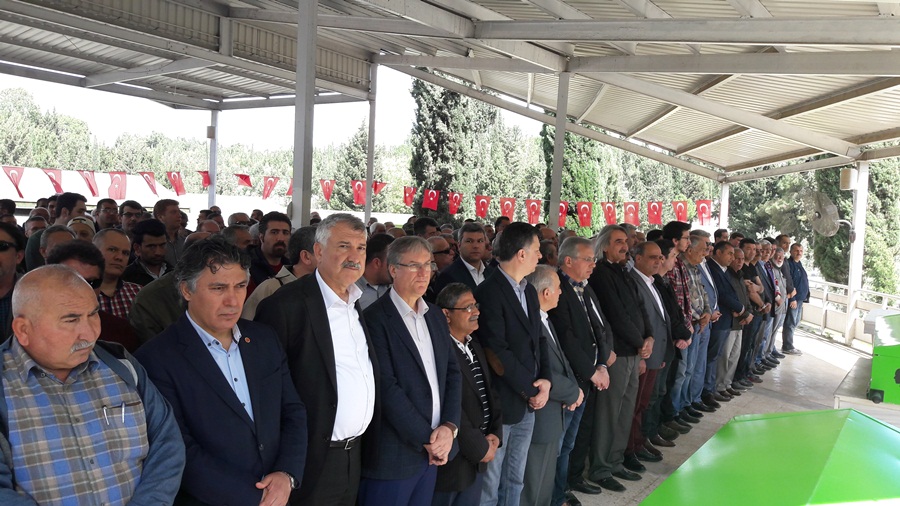 Emine Üğücü Dualarla Toprağa Verildi