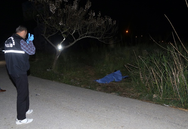 Adana'da tarlada erkek cesedi bulundu