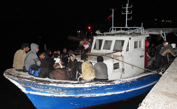 İnsan Tacirleri 60 Kişilik Tekneye 113 Kişi Bindirdi