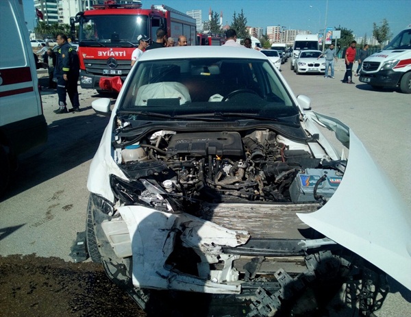 Adana'da zincirleme trafik kazası: 3 yaralı