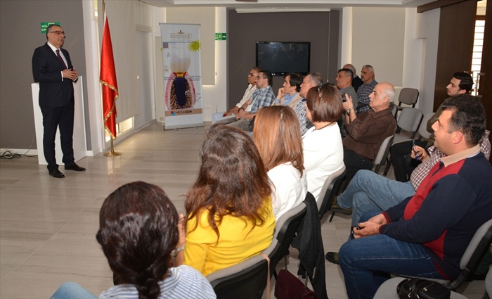 Adana'da diş hekimlerine seminer verildi