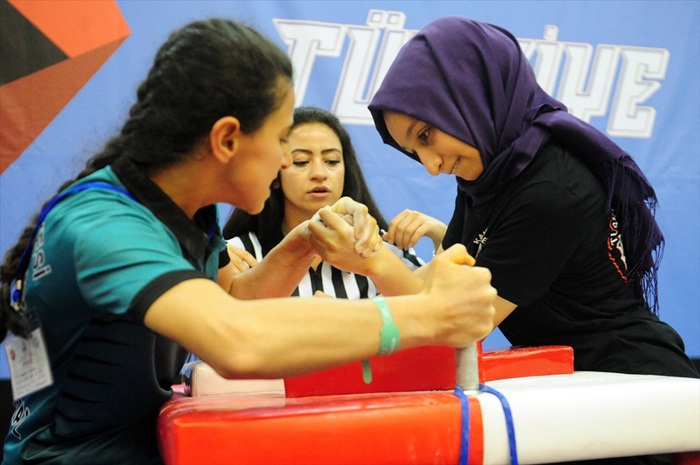 Dünya Bilek Güreşi Şampiyonası'nda Türk sporcular 108 madalya kazandı