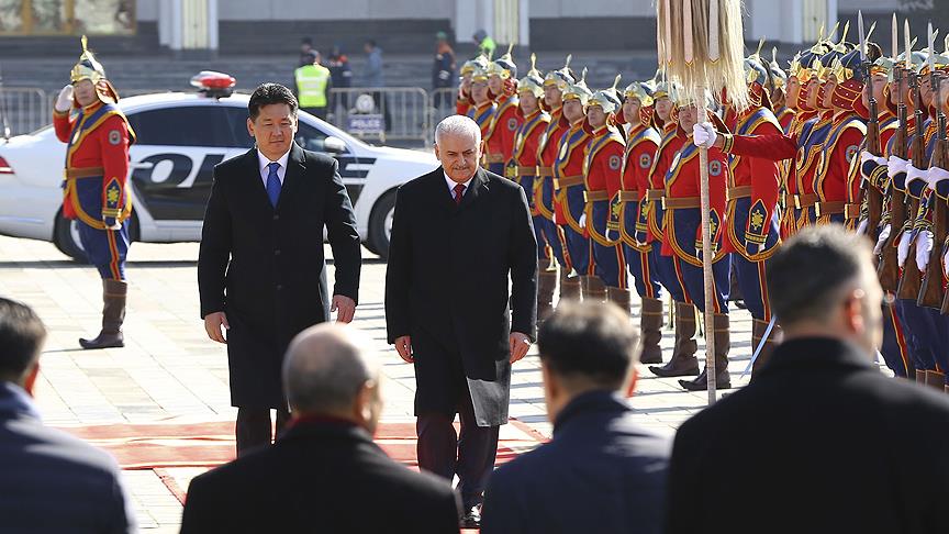 Başbakan Yıldırım Moğolistan'da resmi törenle karşılandı