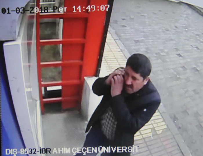 Polis dolandırıcıya yatırılan parayı engelledi, sahibini arıyor