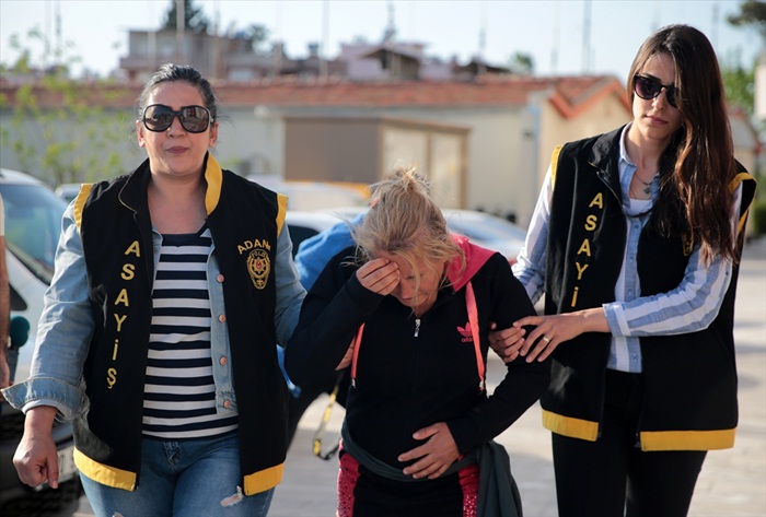 Yengesinin hapis cezasını erteletmek için onun yerine geçti