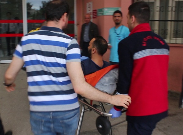 Ortaokul öğrencisi müdür yardımcısını bıçakladı