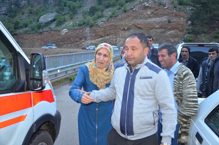Adana'da otomobil baraj gölüne devrildi