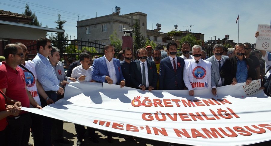 Açıklama yaptılar! Ağızların bantlayıp kalem bıraktılar!