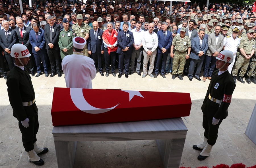 Şehit Onbaşı Volkan, Adana'da Dualarla Toprağa Verildi..