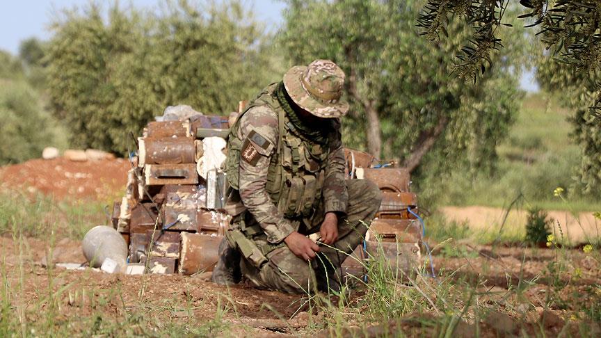 TSK Afrin'de evlere tuzaklanan bombaları imha etti