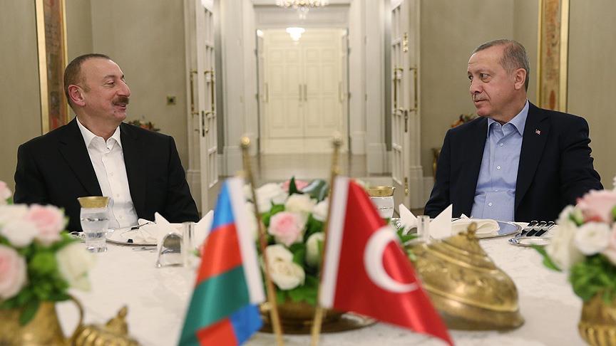 Cumhurbaşkanı Erdoğan, Aliyev'i Laçın'ın Azerbaycan'ın kontrolüne geçmesi dolayısıyla tebrik etti