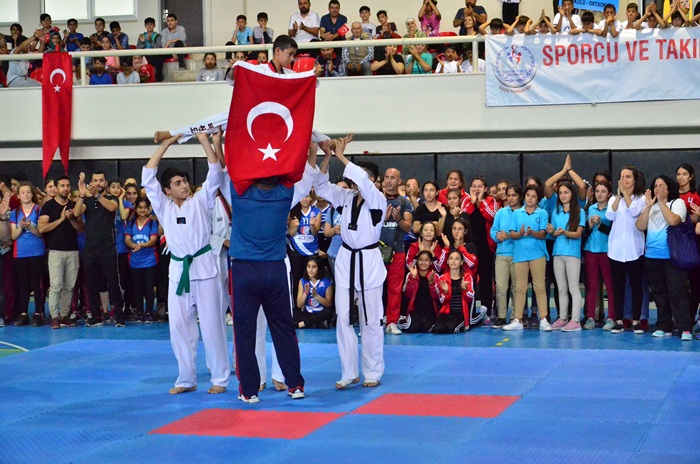 Güney Adana Spor Şenliği ödül töreni gerçekleştirildi.