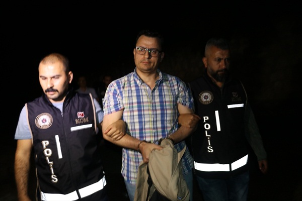 Adana'da FETÖ'nün hücre evlerine operasyon