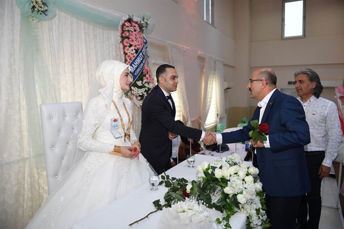 Vali Demirtaş, Büşra Topal’ın Düğün Törenine Katıldı