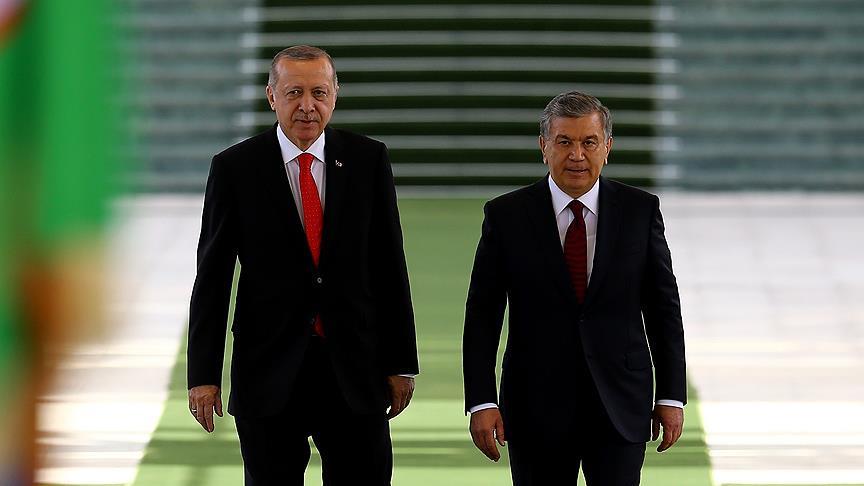 Erdoğan, Özbekistan'da resmi törenle karşılandı