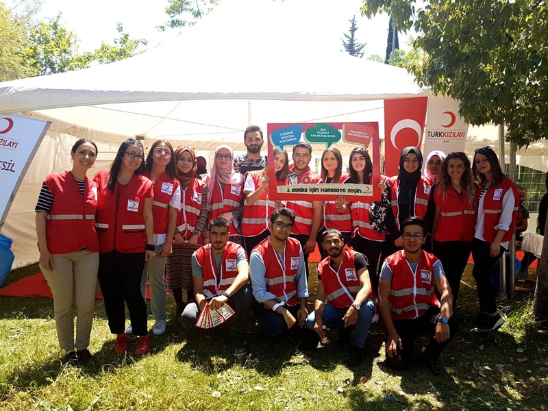 Üniversite öğrencileri ve akademisyenler kan bağışında bulundu  