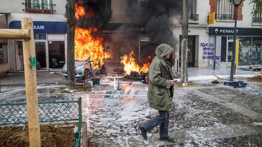 Paris'te 1 Mayıs yürüyüşünde olay çıktı