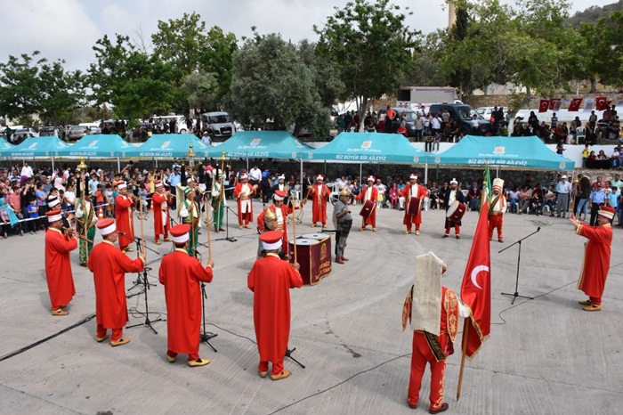 Tarsuslular Hıdırellez’i Eshab-ı Kehf’te kutladı    