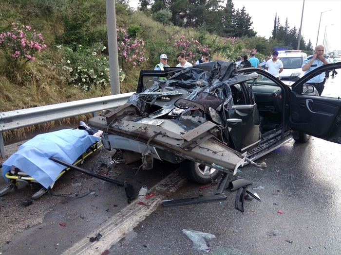 Adana'da trafik kazası: 1 ölü, 2 yaralı