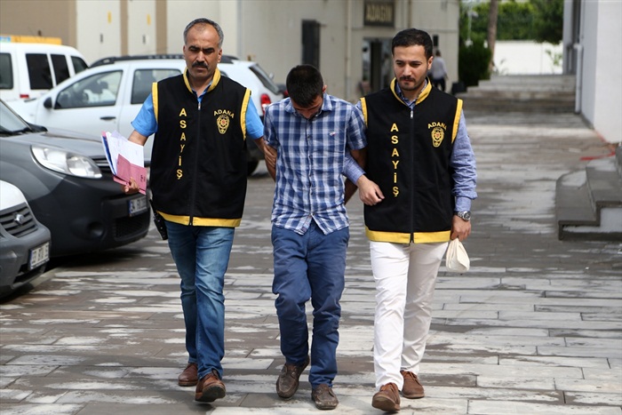 Yankesiciyi "sekerek" yürümesi yakalattı