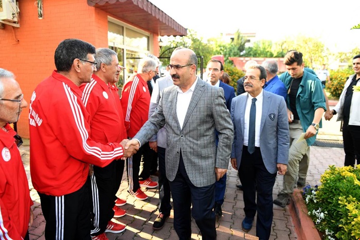 Huzurevinde Anneler Günü Kutlaması