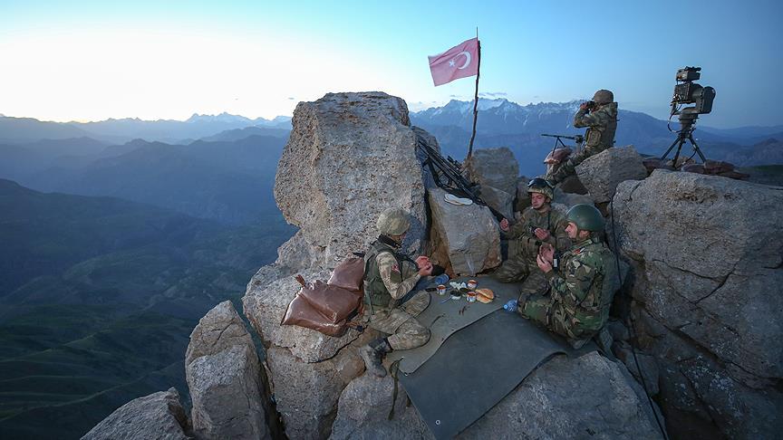 Irak'ın kuzeyindeki Pençe operasyonlarıyla 320 PKK'lı terörist etkisiz hale getirildi